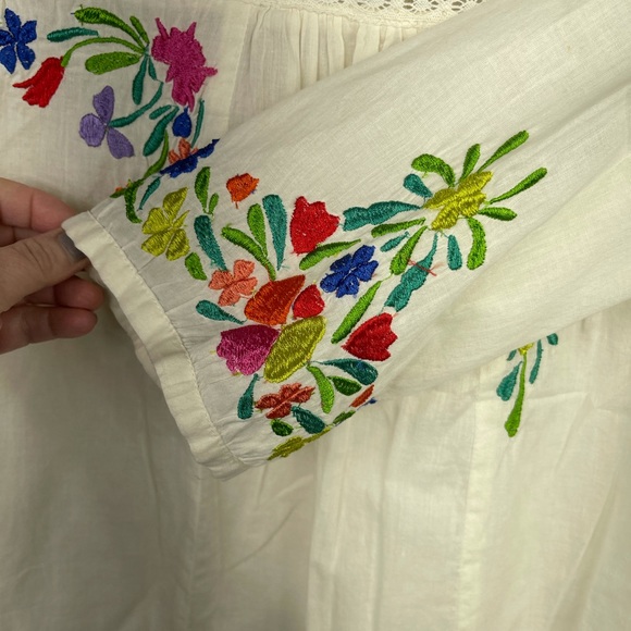 Intro. Bohemian embroidered popover tunic top size small - Picture 3 of 8